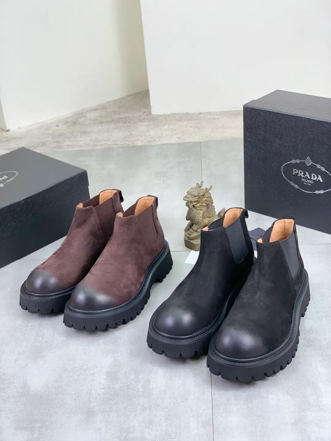 Men's shoes 💰P560 💰[New style]🔥🆕Hot model [PRADA]Prada🔝High-top Chelsea Martin boots are a high-end brand of men's shoes. The uppers are made of top-layer calfskin imported from Italy➕top-layer pigskin lining for the feet🔥, making walking more convenient and comfortable! Exclusive new style, stunning work [color]! Create a fashionable personality to set off your uniqueness! Create a fashionable personality to set off your uniqueness! A must-have for trendy men! Classic🔥super wear-resistant rubber outsole, size: 38-44 (45 can be customized) black or brown🉑️choose
